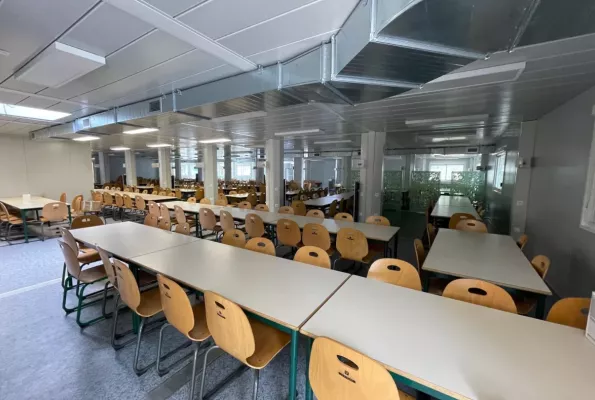 їдальня в модульній школі